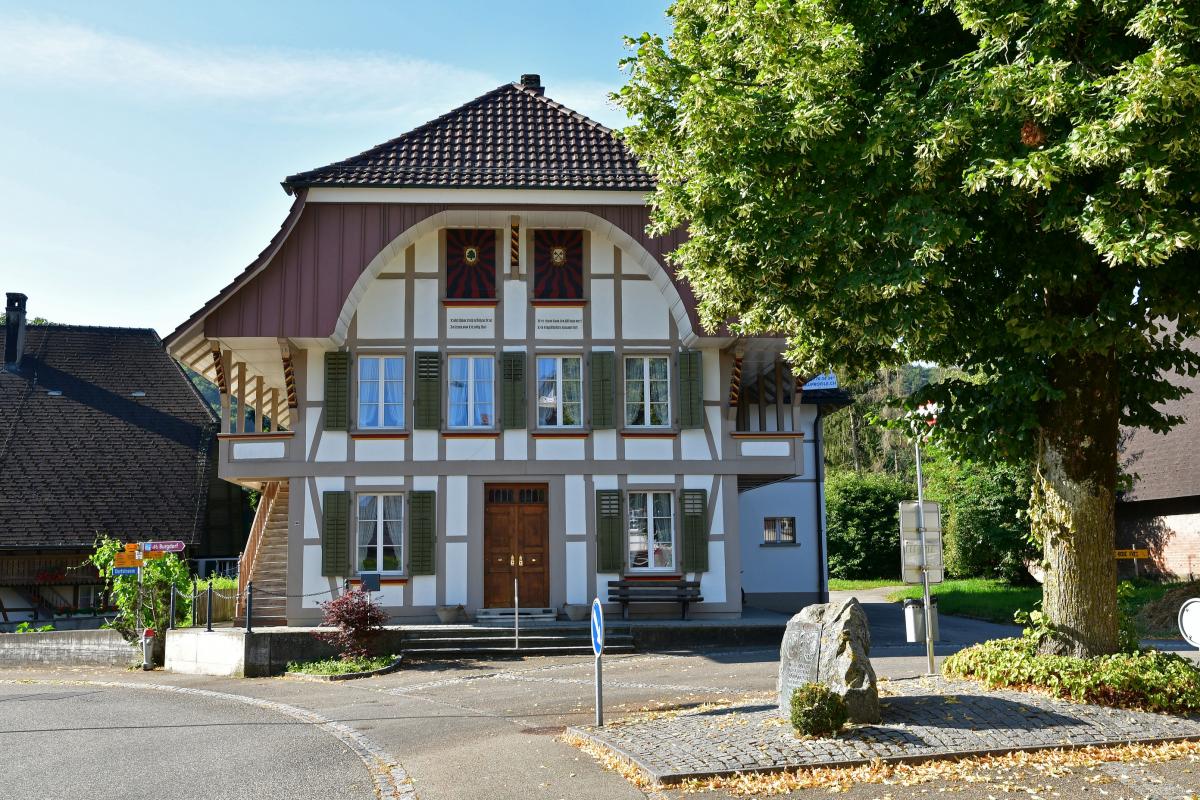 Dorfplatz 2, Bollodingen